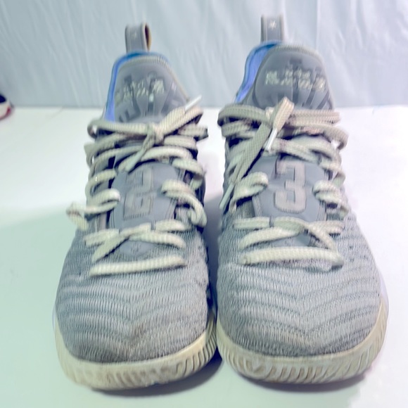 Nike LeBron 16 - Picture 2 of 6